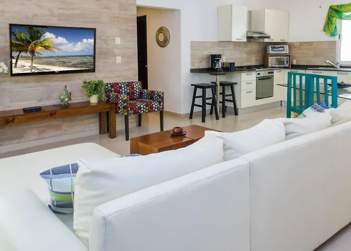 Modern Condo, Just Steps To Mamitas & 5th