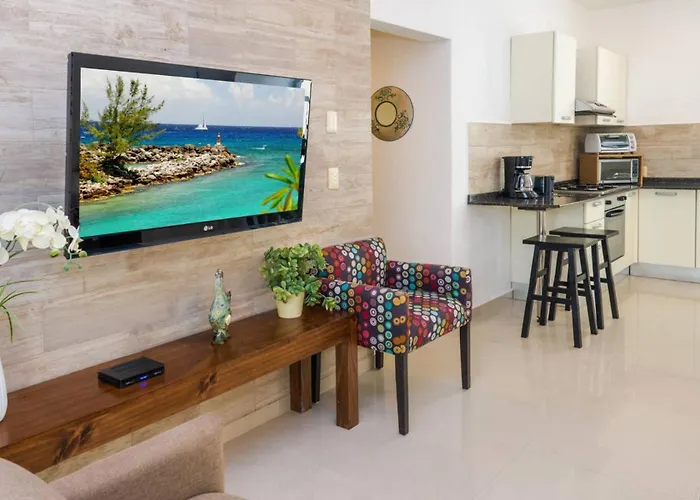 Modern Condo, Just Steps To Mamitas & 5th Playa del Carmen